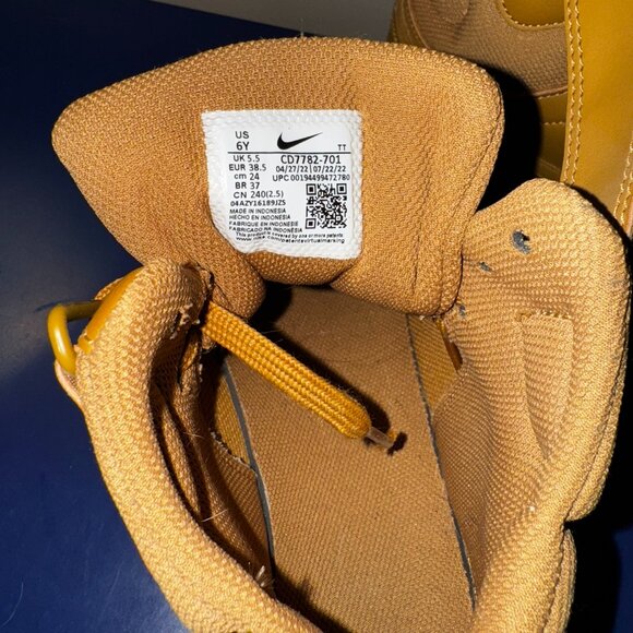 Nike (Youth big 6, W8) - Picture 2 of 4